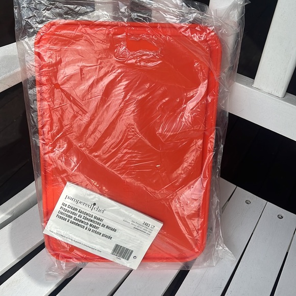 ☀️NEW Pampered Chef Silicone Ice Cream Sandwich Makers - Picture 2 of 3